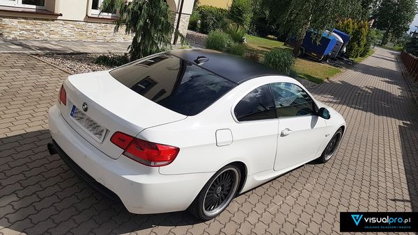 Oklejanie dachu w BMW